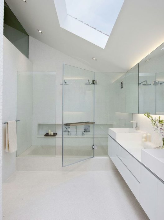 Frameless shower door